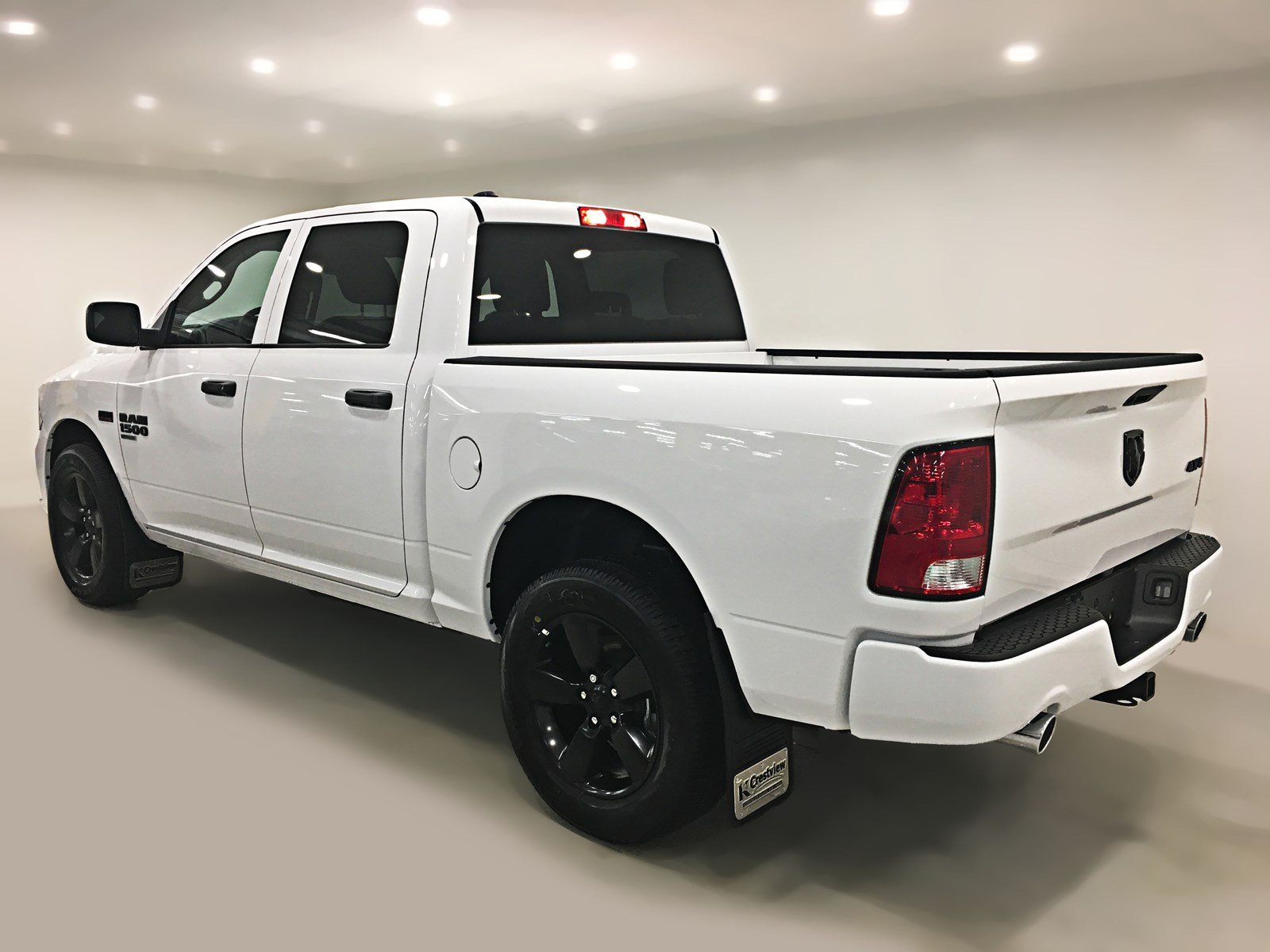 New 2019 Ram 1500 Classic Express Blackout Crew Cab Crew Cab Pickup In Regina 19t105 Knight