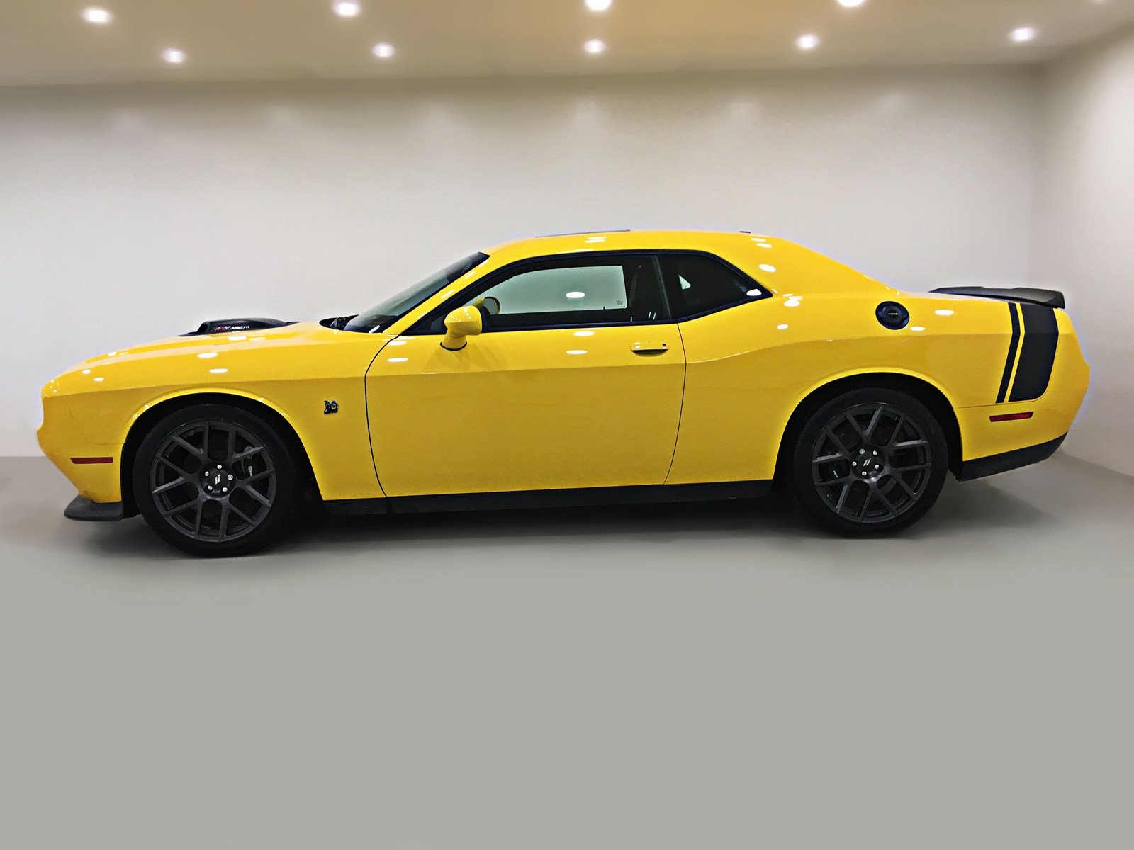 pre-owned-2017-dodge-challenger-scat-pack-shaker-6-4l-hemi-sunroof