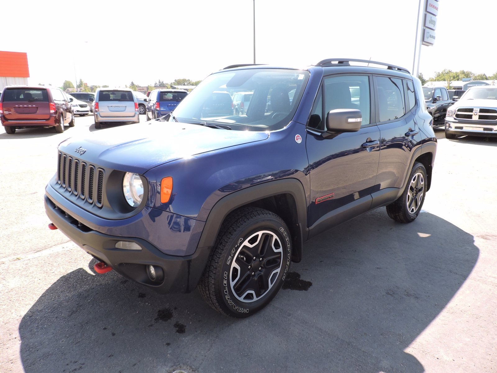 Pre-Owned 2016 Jeep Renegade Trailhawk | Nav | B/U Cam | Tow Pkg ...